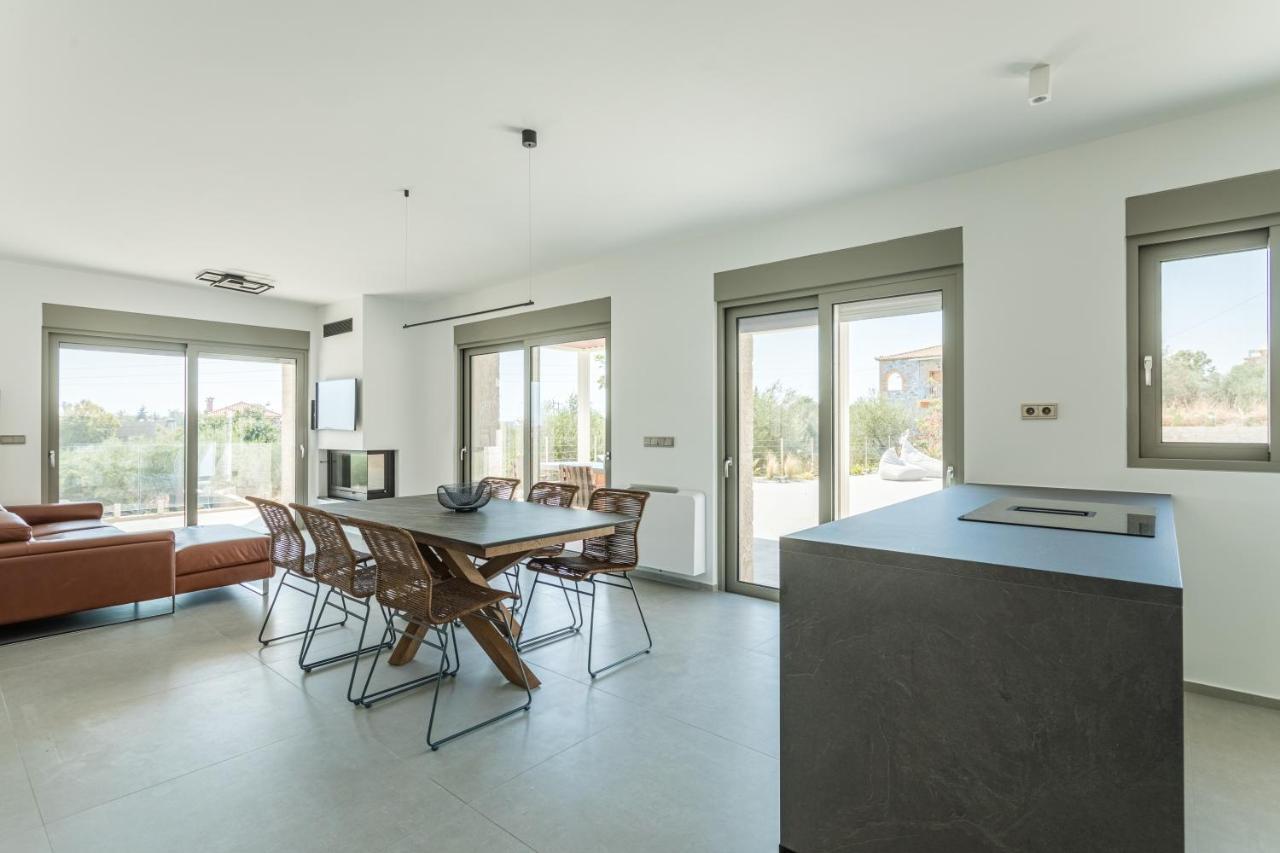 Manitennisvillas Stoúpa Exteriör bild